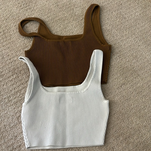 babaton tank tops. Formal Ribbed stretch material. - Picture 2 of 4